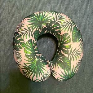 Catherine Malandrino Memory Foam Neck Pillow